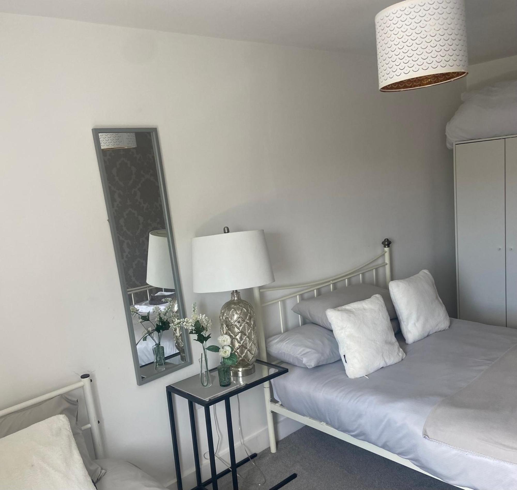 2 Bedroom Near Ocean Village Marina Port Apartment Southampton Exterior foto