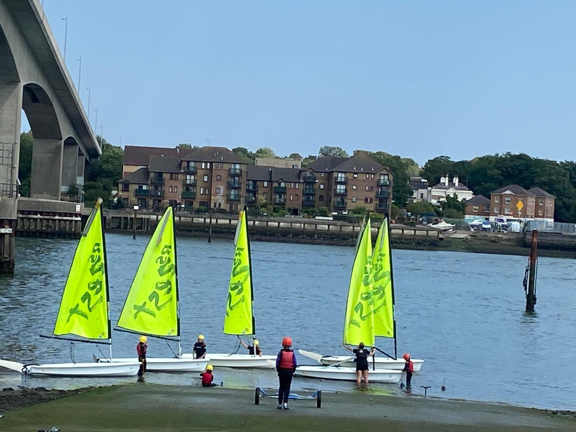 2 Bedroom Near Ocean Village Marina Port Apartment Southampton Exterior foto